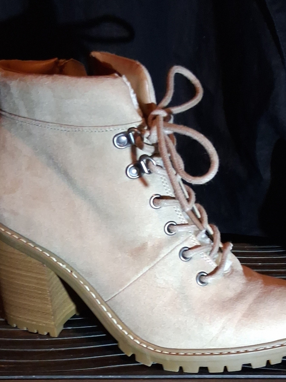 Women's Tan Lace-Up Block Heel Ankle Boots